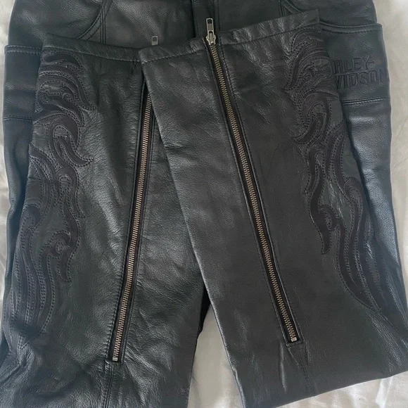 Women’s Harley Davidson Lined Leather Pants tribal Appliqué/Zippers at bottom. 8 - Picture 7 of 13